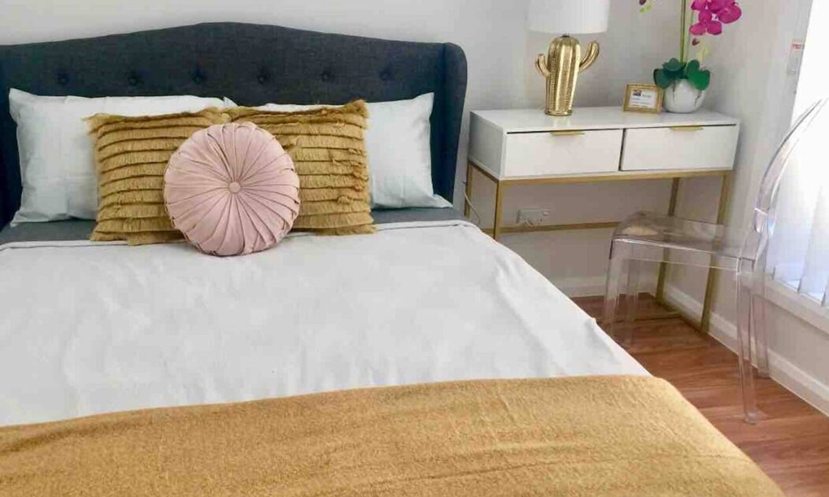 Woodbine House | Enjoy❤️Sunset Views 40min to Sydney Brand-new w/Parking near CampbelltownHospital