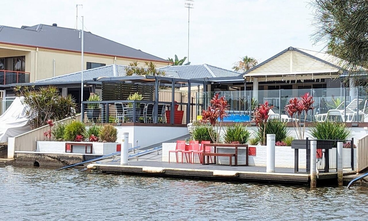 Forster House | Entire Waterfront Home, Fishing Wharf & Private Pool
