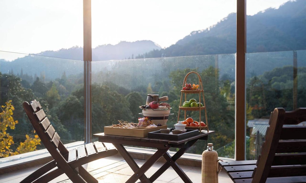 Dujiangyan Hotel | Evening Mountain Hot Spring Homestay