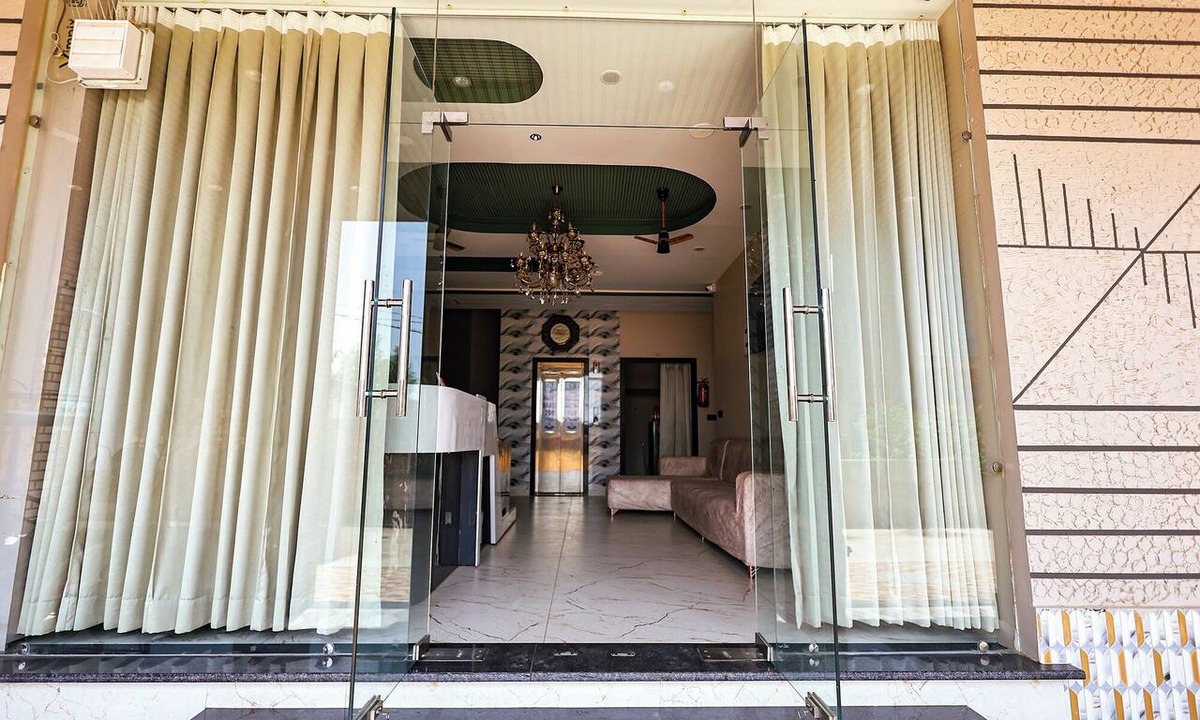 Khatu Hotel | Fabhotel Prime Shyam Emprial