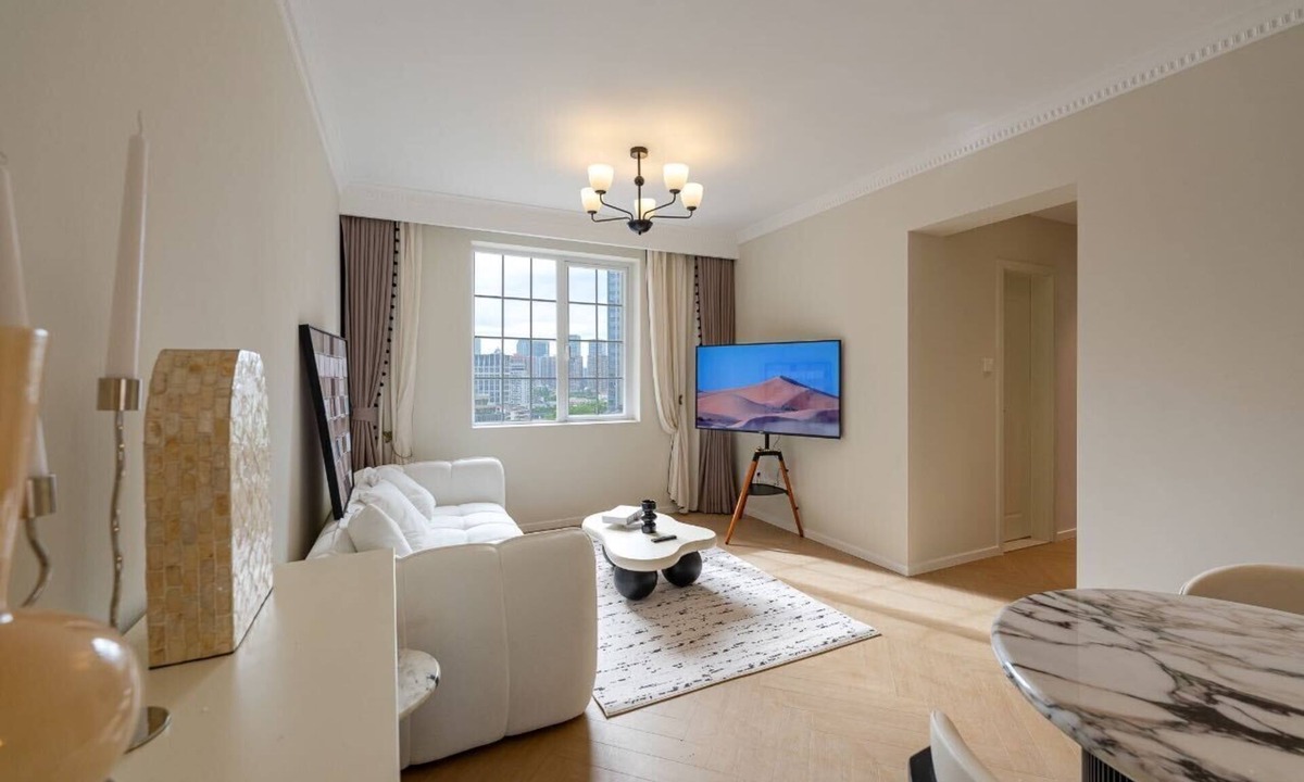 Dapuqiao Apartment | Fabulous 3-bedroom apartment close to Riyueguang Shopping Area