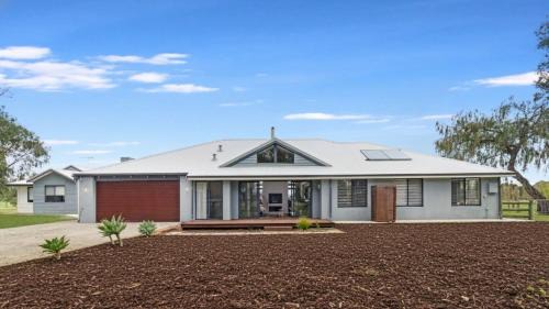 Bovell House | Farm View Retreat