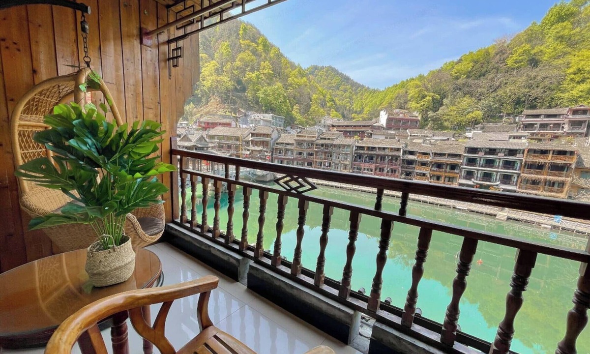 Fenghuang Bed & Breakfast | Fenghuang Oldtown Fuyuan Riverside Hotel