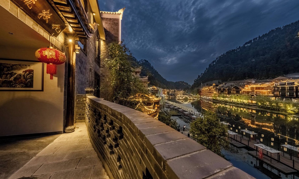 Fenghuang Bed & Breakfast | Fenghuang Yiquan River View B&B