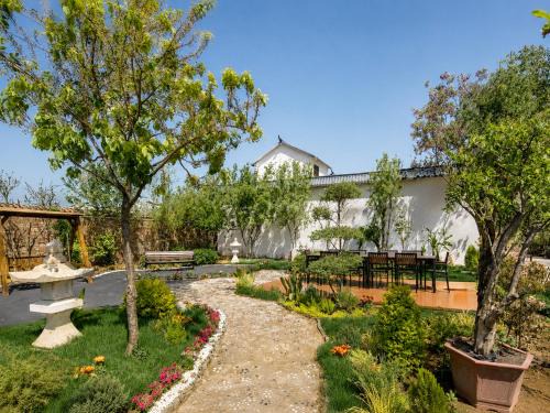 Luolong Hotel | Floral Hotel Chun Courtyard Luoyang Longmen Serenity Garden Retreat Longmen Grottoes Branch-花筑椿院龙门清欢花园雅宿 洛阳龙门石窟店