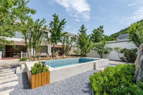 Li Cheng House | Floral Lux Hotel Jinan Taohualingshang Homestay