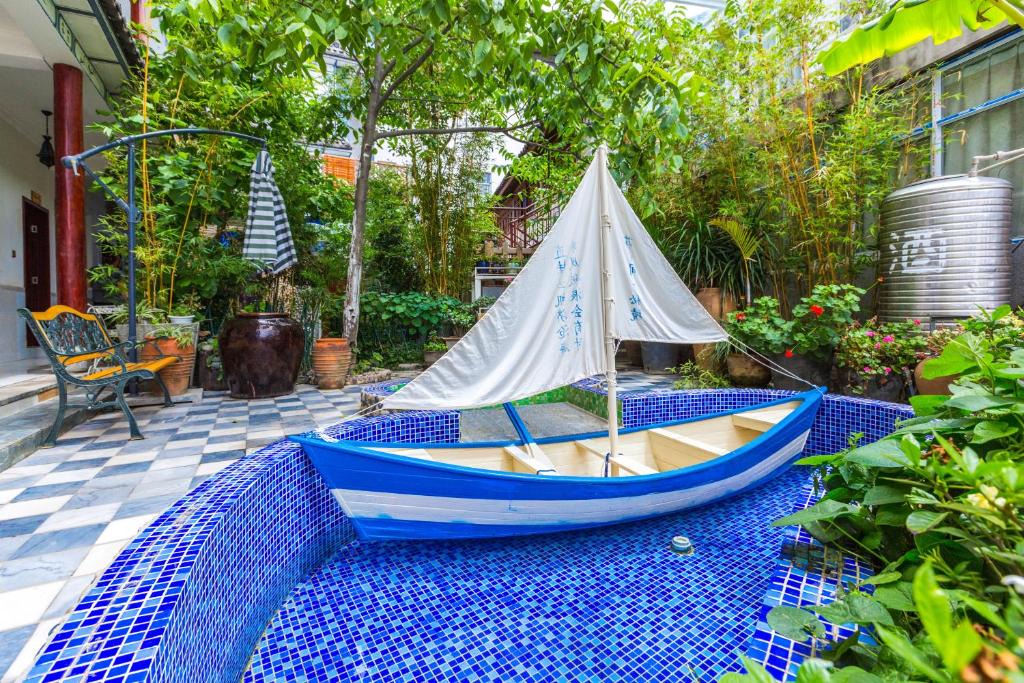 Dali Ancient Town House | Flowers & Leaves Holiday Hotel
