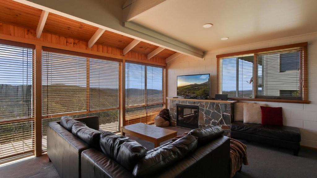 Hotham Heights Apartment | Fountains 6