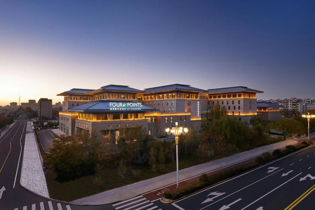 Mingsha Mountain and Crescent Spring Hotel | Four Points by Sheraton Dunhuang