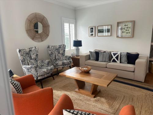 Narrawallee House | Free night! Pay for 2 stay for 3