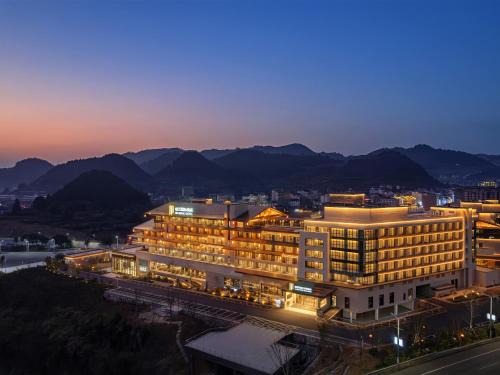 Xiangxi Hotel | Furong Internationa Grand Hotel-Free pick-up - Free gym & pool - English service -The Only International Luxury Hotel in Furong Town
