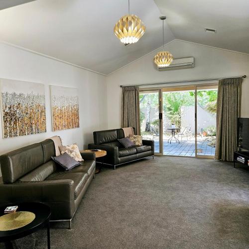 Shepparton House | Garden Retreat on Orr