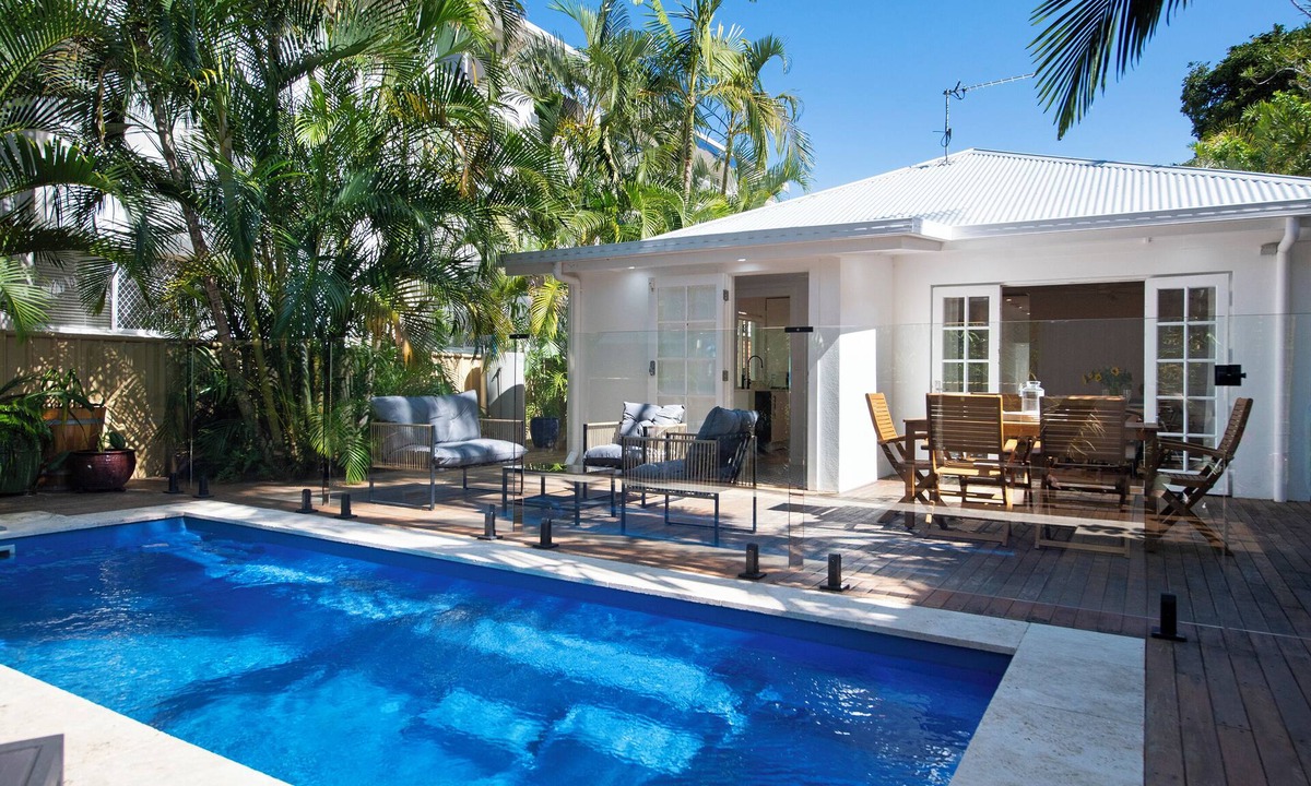 Isle Of Capri House | Genoa Beach House. - where coastal charm meets ultimate comfort. Pet friendly