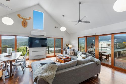 Merrijig House | Grand View Chalet