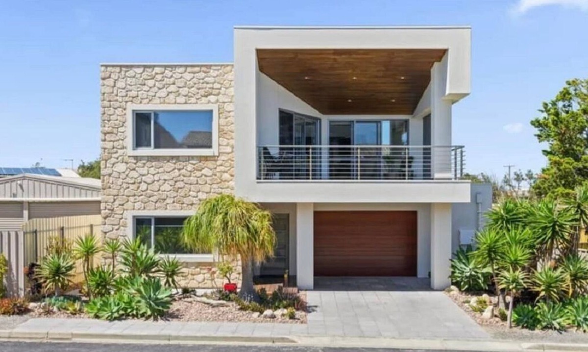 Port Noarlunga House | Great Location views to Noarlunga Jetty and Beach