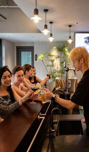 Liwan Hostel | Guangzhou Desti Youth Hostel - Rainbow Bridge Metro Station-24H Reception&English Service& Cafe& Bar& Luggage Storage& Large Public Area