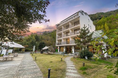 Tonglu County House | GuCHI Luxury Mountain B&B