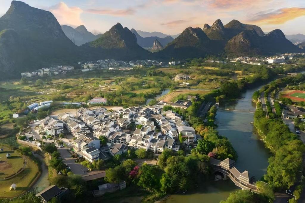 Xiufeng Hotel | Guilin Qingshanshe Hotel -Free pick up train station stay two nights