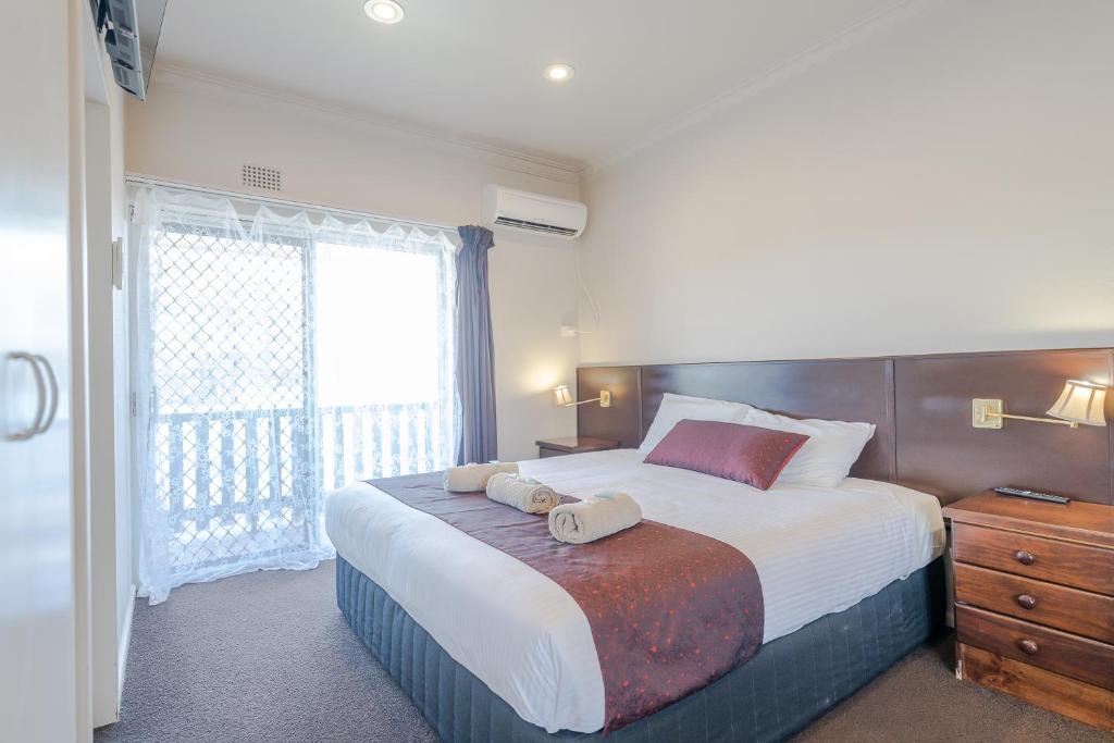 Eden Hotel | Halfway Motel
