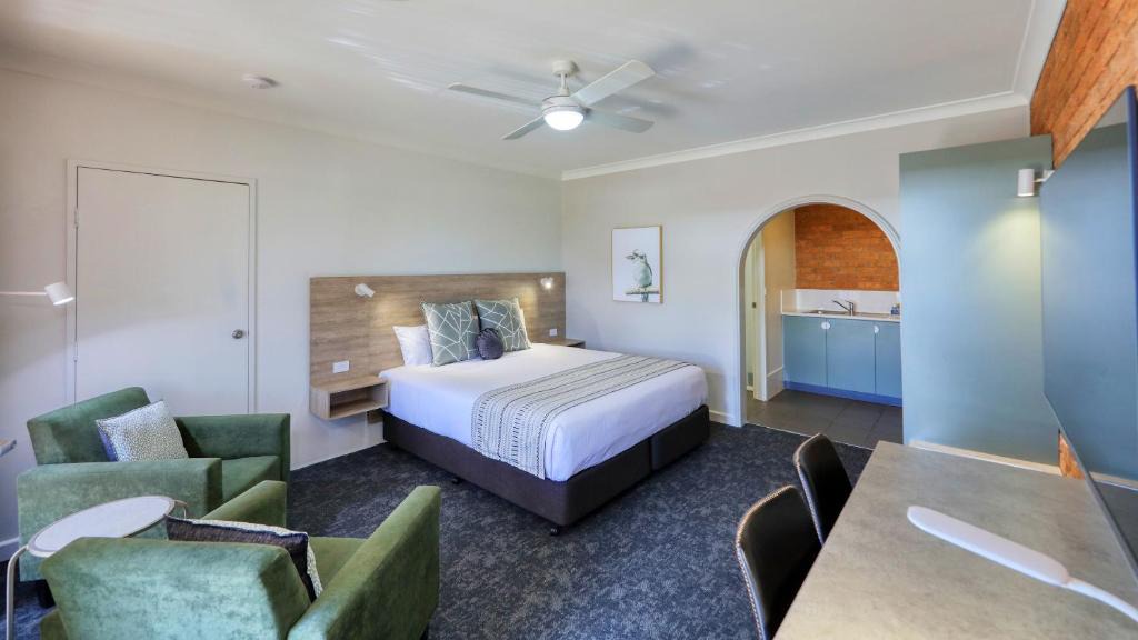 Parkes Hotel | Hamilton Henry Parkes Motor Inn