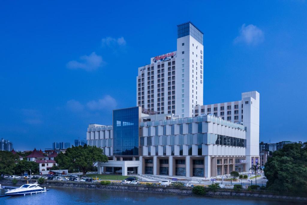 Panyu Hotel | Hampton by Hilton Guangzhou Luoxi