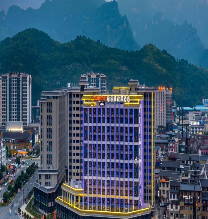 Yongding Hotel | Hampton by Hilton Zhangjiajie Tianmen Mountain -Situated opposite the Tianmen Mountain Cable Car Station -Provide free airport shuttle service - English-speaking customer service