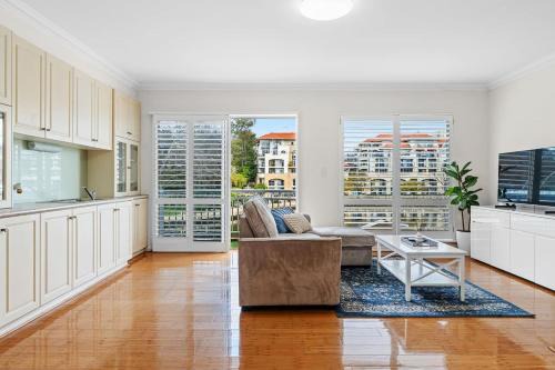 East Perth House | Hampton-Style Waterfront Mansion 3-Storeys of Lux