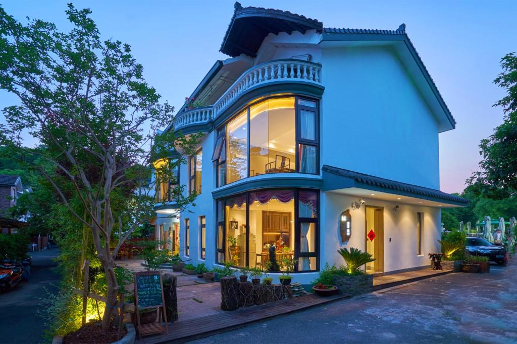Xihu House | Hangzhou West Lake Lake YI Tong Intelligent Homestay