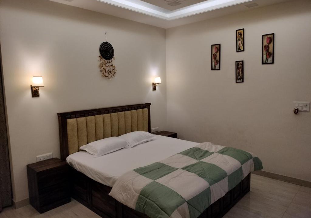 Greater Noida Villa | Happy Feet Homestay 15 mins distance from Expo Mart