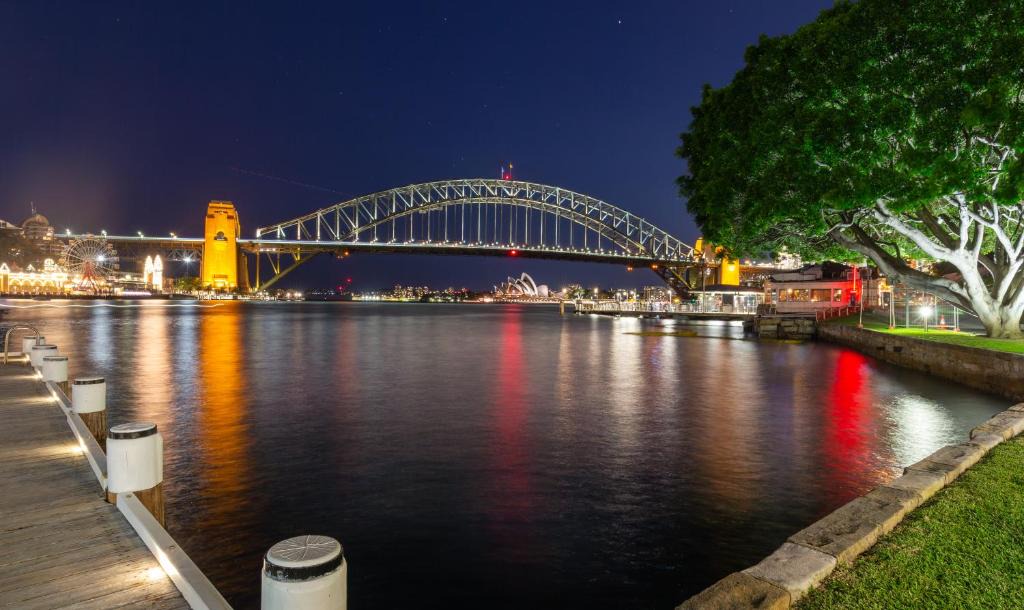 McMahons Point Apartment | Harbour Bridge Views at Pool Sleeps 4 Parking