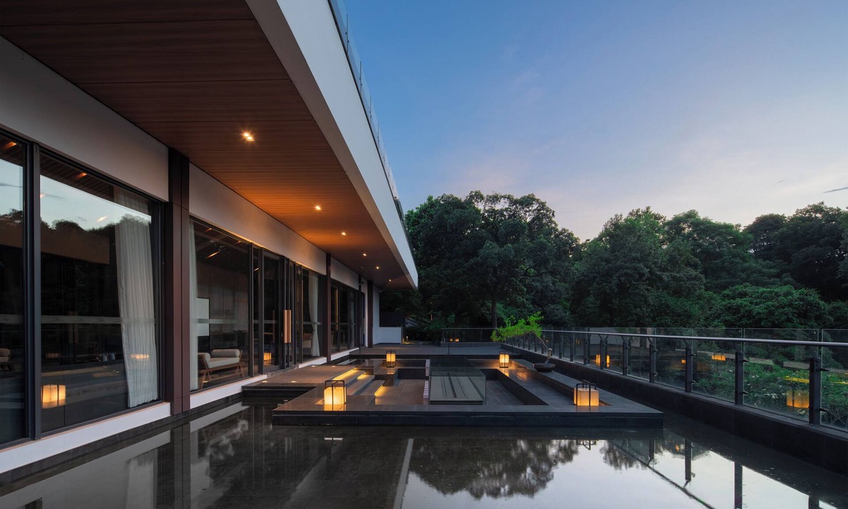 Nanhai Bed & Breakfast | Heart Retret Seasons Village