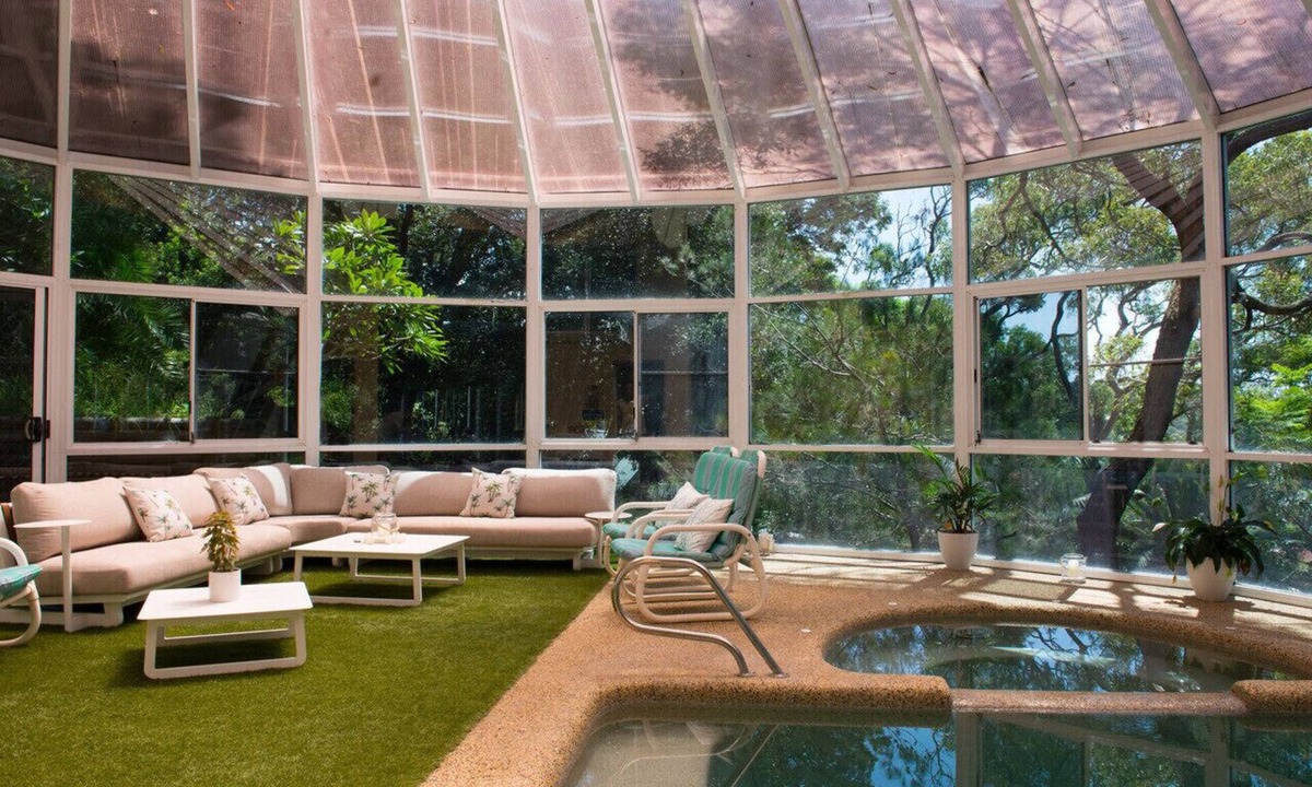 North Narrabeen House | Heated indoor pool and sauna near the ocean and lagoon
