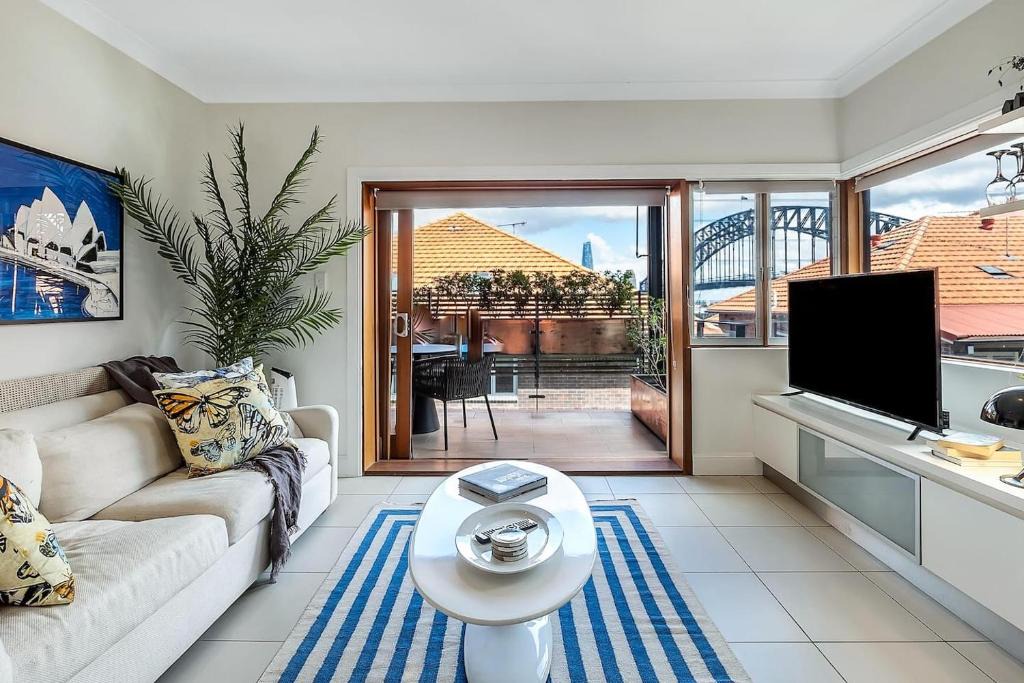 Kirribilli Apartment | Heatherbrae II - Stunning Harbour Bridge Views!