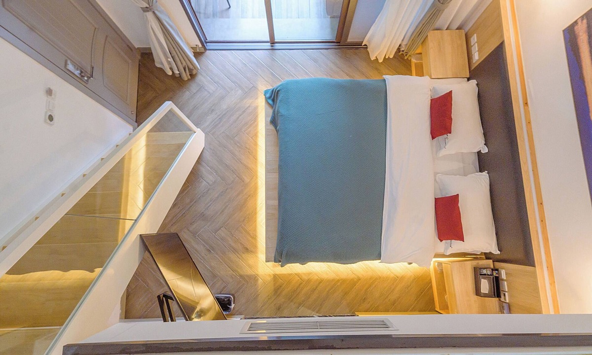 Emeishan House | Heinemann Hotel loft suite with two king beds A306— with a jacuzzi and a local