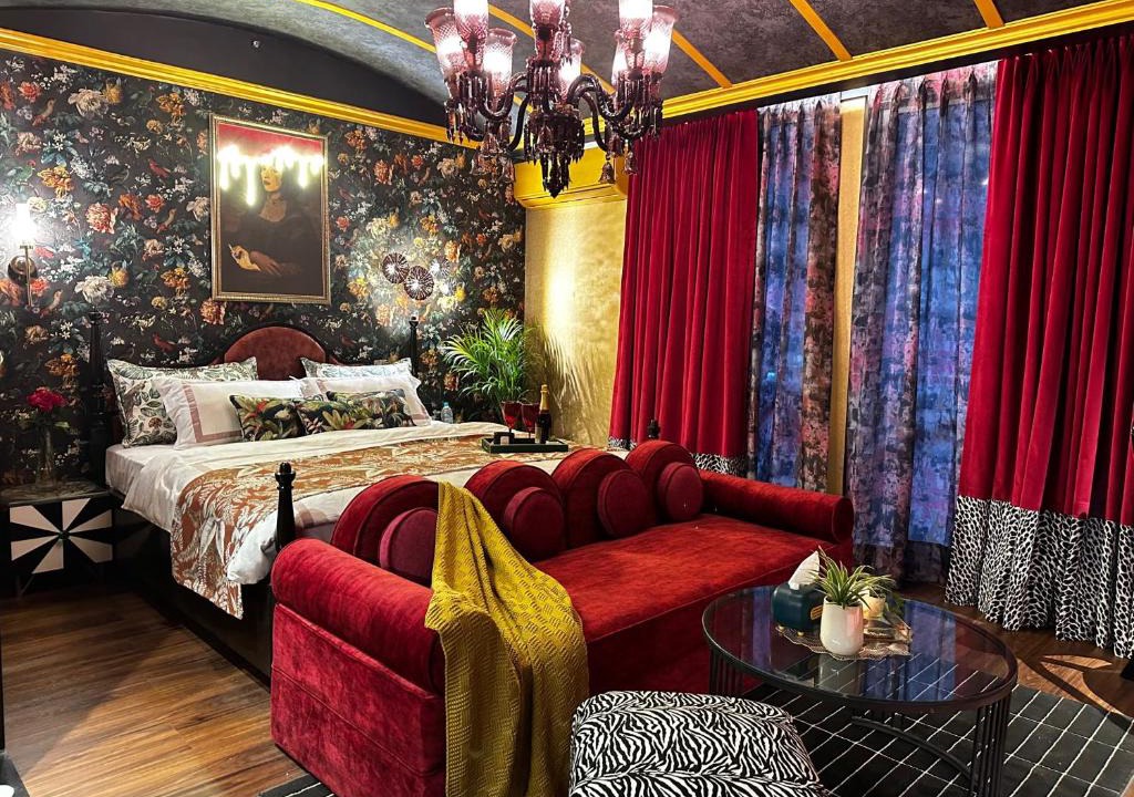 Gomti Nagar Bed & Breakfast | Helios Maximus by Archipixels Homes