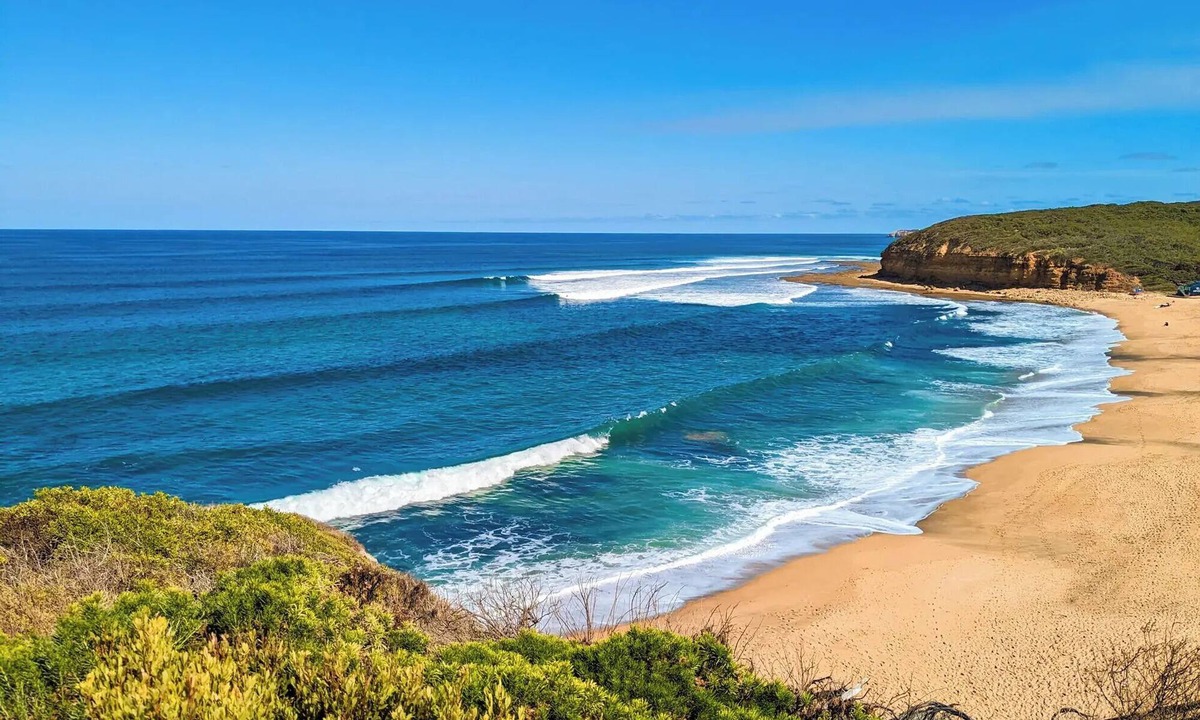 Grovedale House | High-end Coastal house with bar, cinema room and 10mins from the beach!