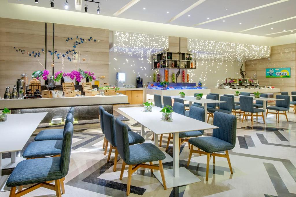 Wuhou Hotel | Holiday Inn Express Chengdu Huanhuaxi by IHG-Near Jinsha Site Musem,Near Wuhou Temple Museum,Welcome drinks,Free gym,Free self-service laundry