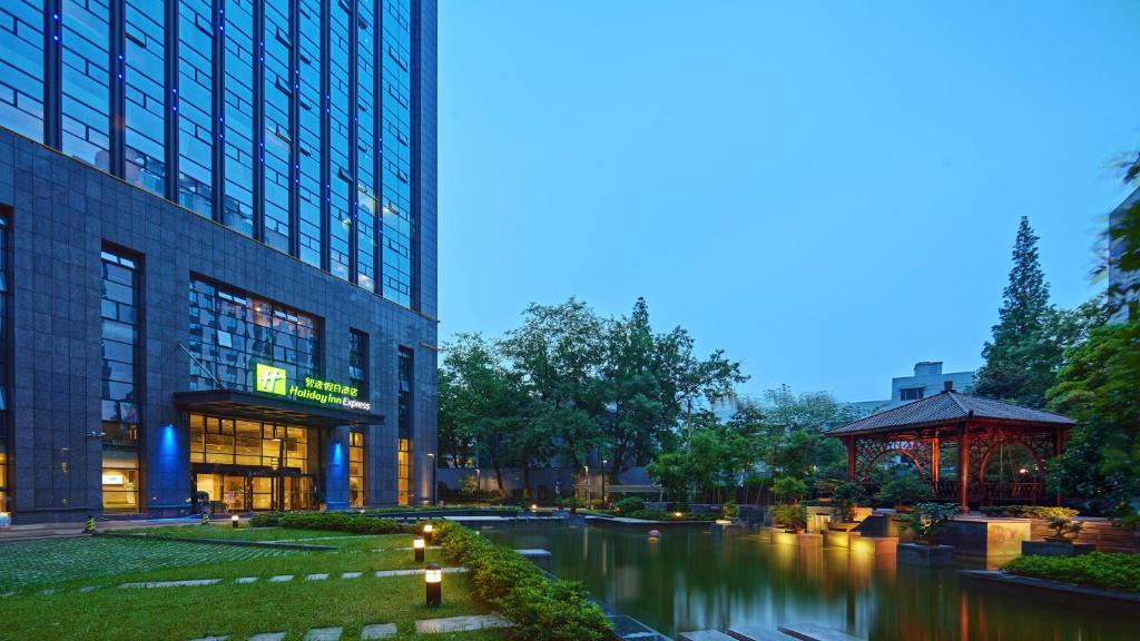 Xihu Qu Hotel | Holiday Inn Express Hangzhou Huanglong