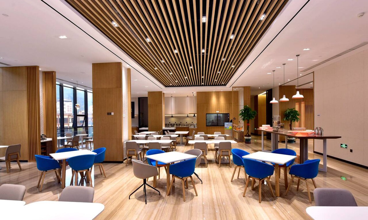 Luanchuan County Hotel | Holiday Inn Express Luanchuan by IHG