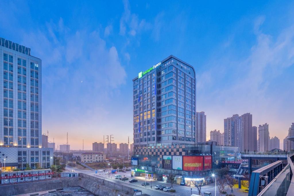 Nanchang Hotel | Holiday Inn Express Nanchang West Station by IHG