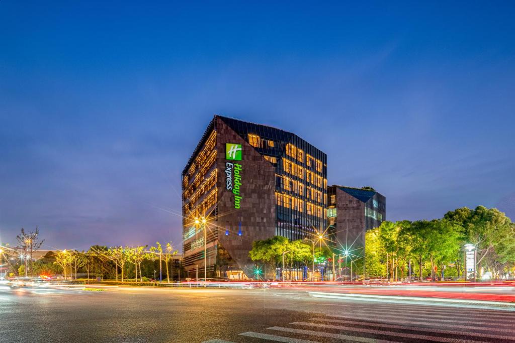Minhang Hotel | Holiday Inn Express Shanghai Hongqiao CBD by IHG