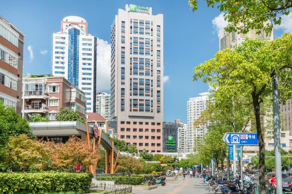 Putuo Hotel | Holiday Inn Express Shanghai Zhenping by IHG