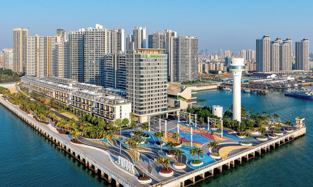 Chikan District Hotel | Holiday Inn Express Zhanjiang Coast by IHG
