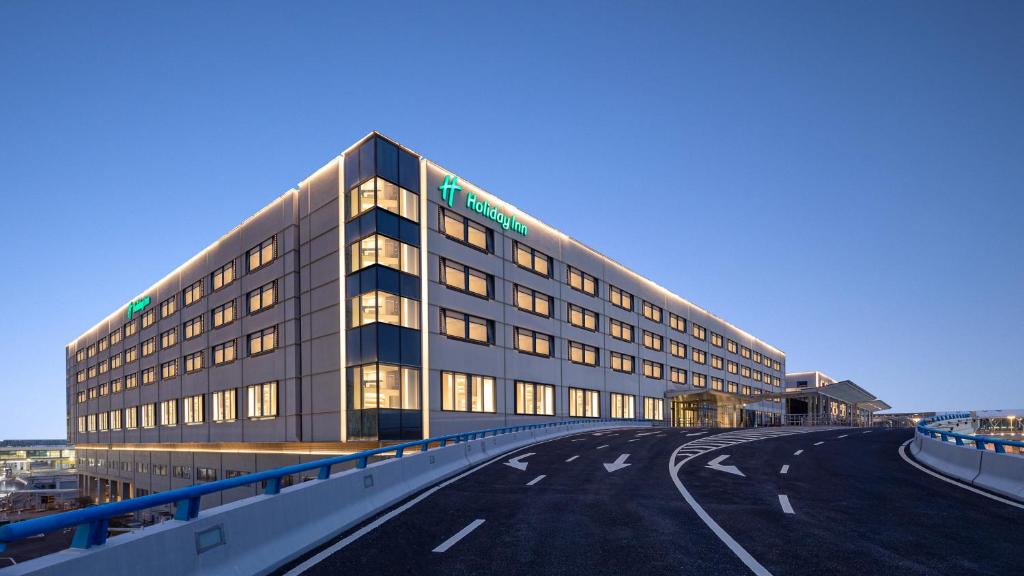 Pudong Hotel | Holiday Inn Shanghai Pudong Airport, an IHG Hotel