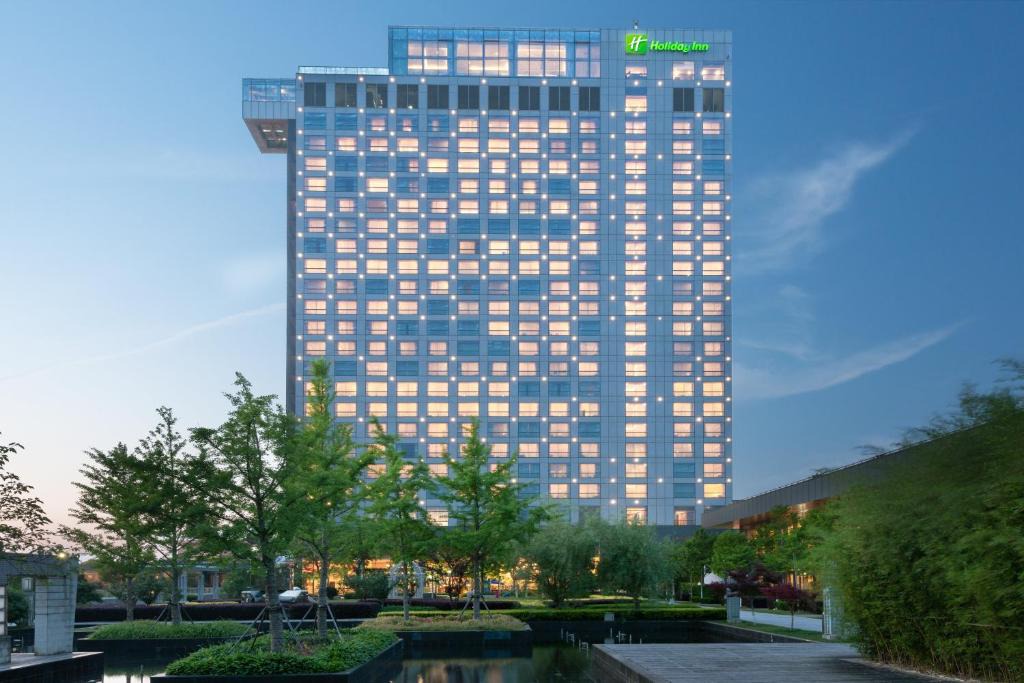Pudong Hotel | Holiday Inn Shanghai Pudong Kangqiao by IHG