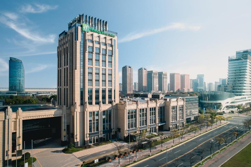 Kunshan Hotel | Holiday Inn & Suites Kunshan Huaqiao by IHG - F1 Racing Preferred Hotel