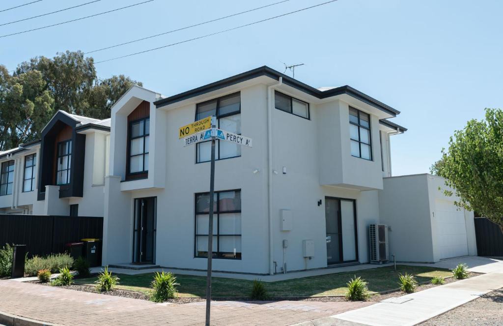 Mitchell Park House | Home Abroad