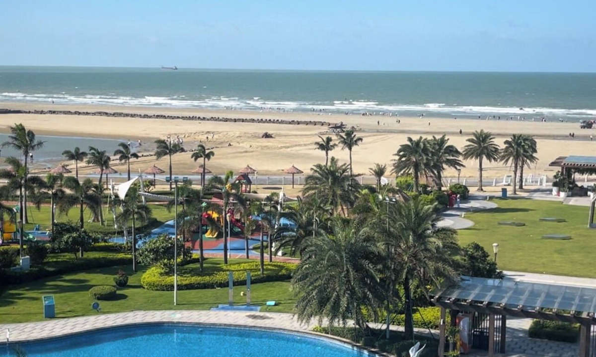 Zhongjie Subdistrict Apartment | home at beach