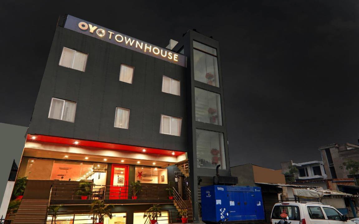 Lucknow Hotel | Hotel ∙ 3 guests