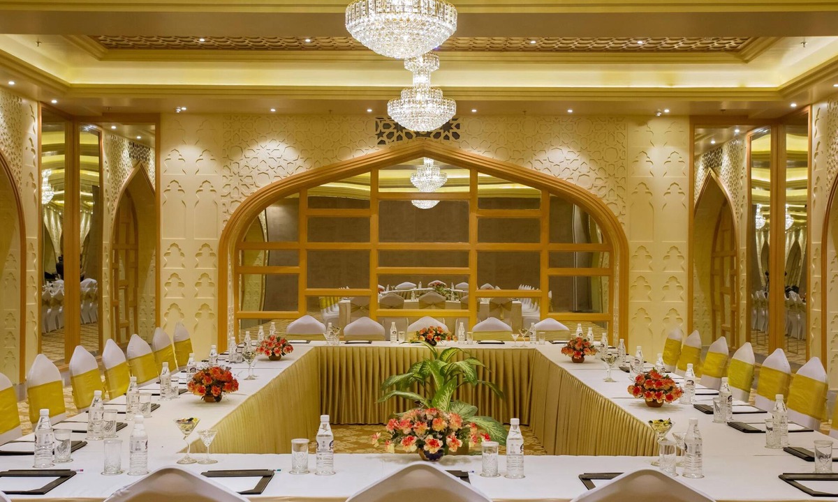 Rakabganj Hotel | Hotel Clarks Shiraz